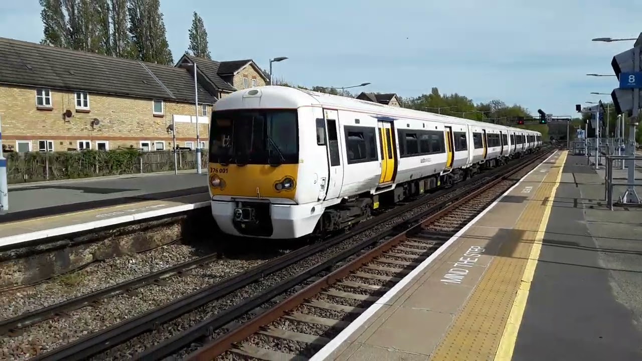 Поезда в: Гроув Парк, SEML, 13.04.2024