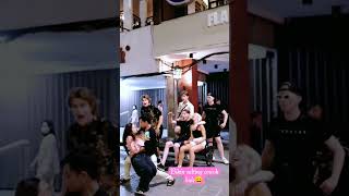 (romantic prank in front of foreigners) romantis di depan bule,bikin bule salting😄
