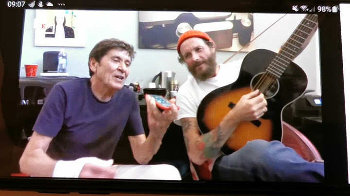 Gianni Morandi e Lorenzo Jovanotti chiamano Adriano Celentano per fargli ascoltare l'allegria