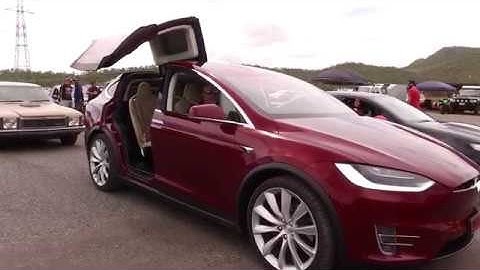 Tesla Model X 1/4 mile race