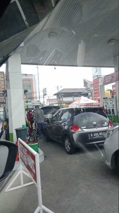 Story WA Stir Mobil Isi Bensin