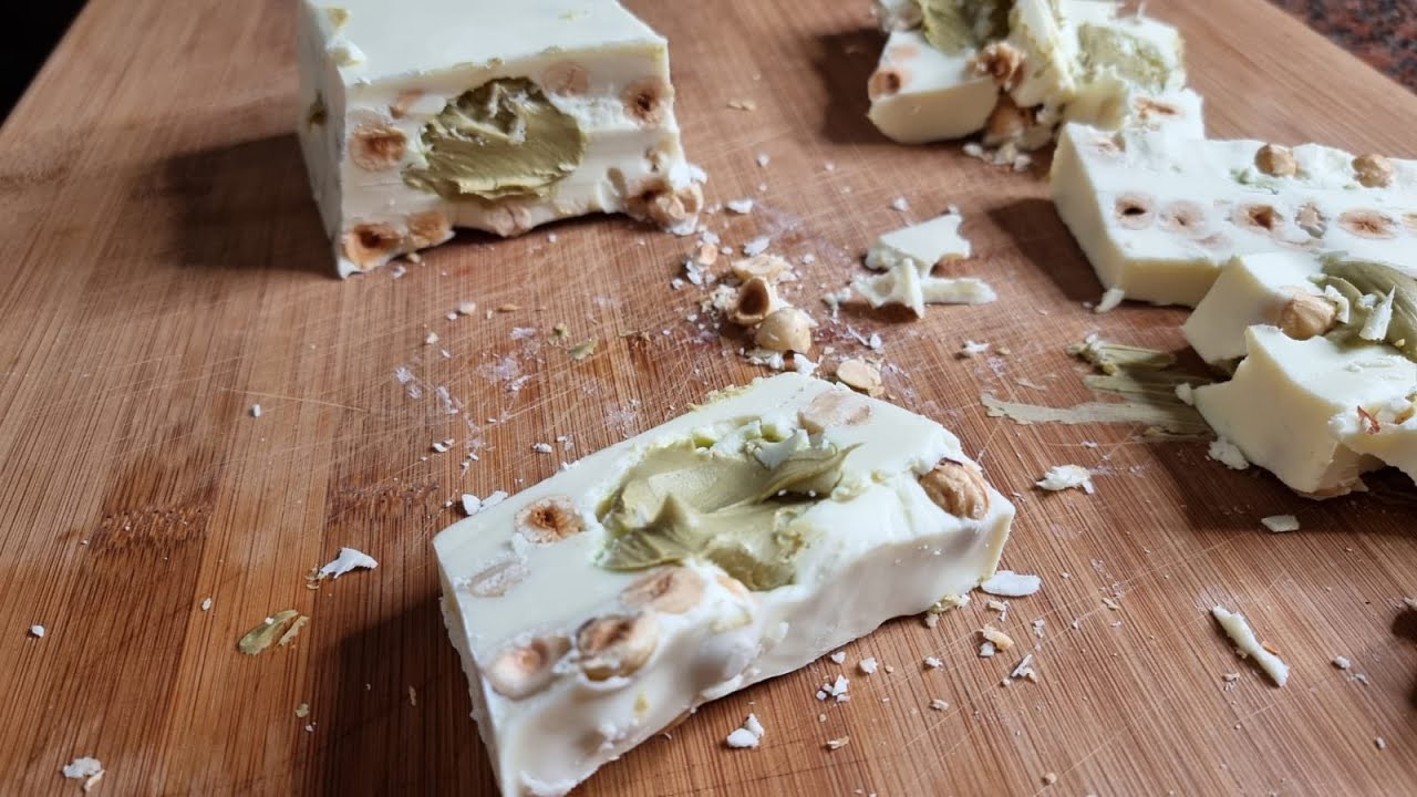 Torrone Morbido dei Morti Bianco al Cuore di Pistacchio