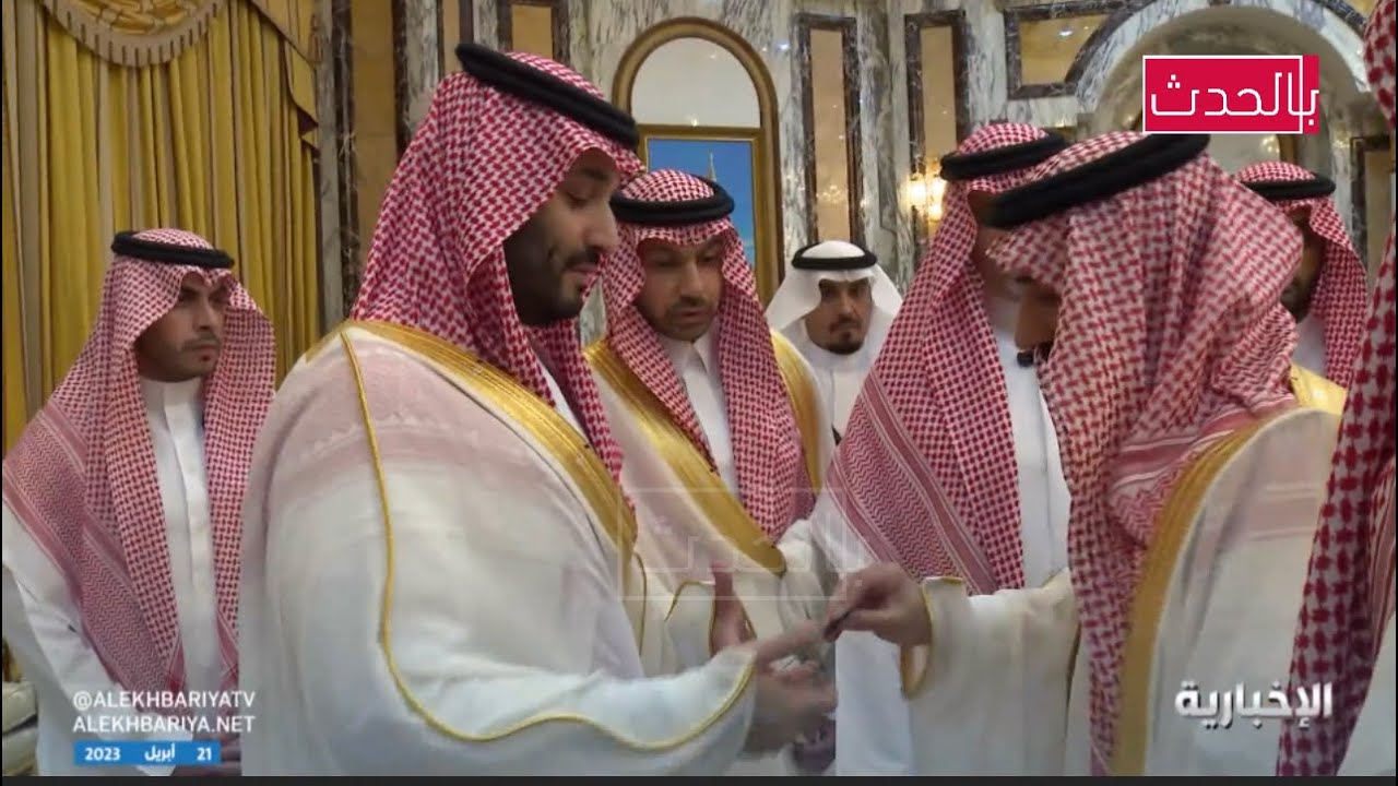 ولي العهد محمد بن سلمان يصلي العيد بالحرم المكي، ويهني ويستقبل المواطنين
