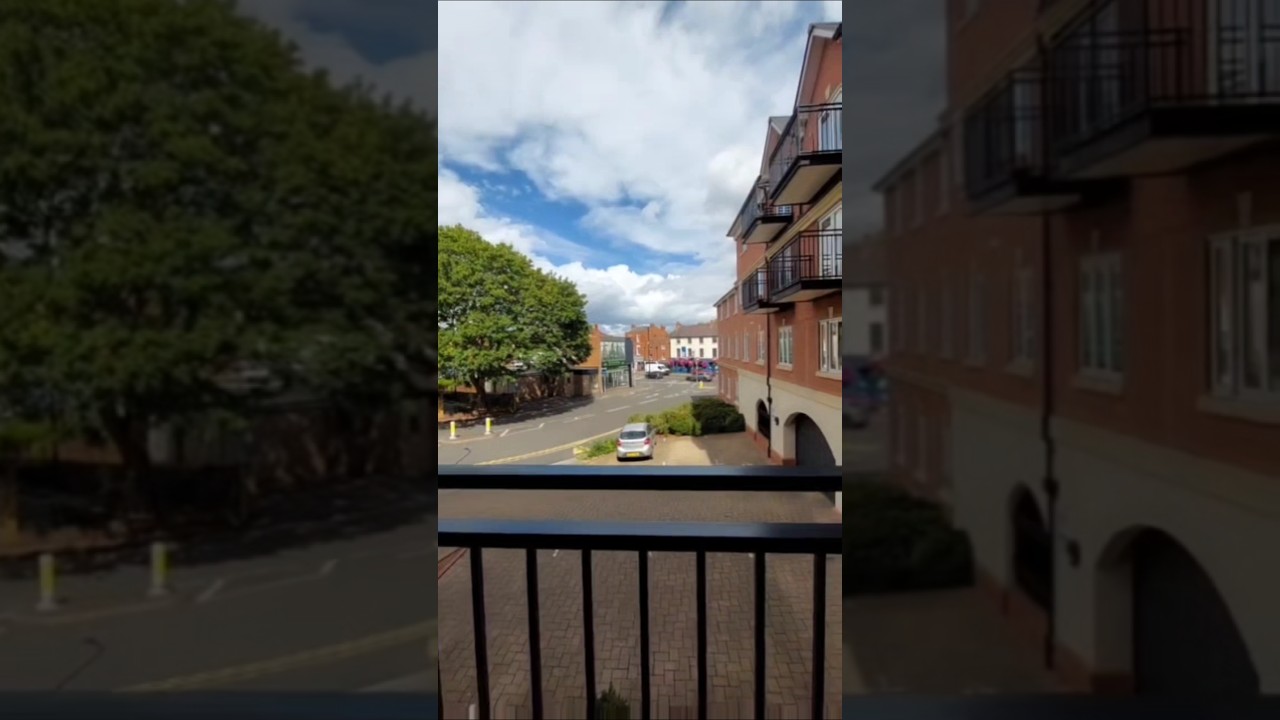 ✨🏡 Fancy a peek inside a seriously sleek, modern apartment in the heart of Worcester? 