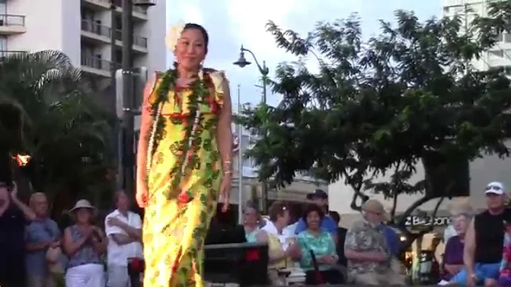 Beautiful Sunset at Kuhio Beach Hula Dancing Show, Hawaii
