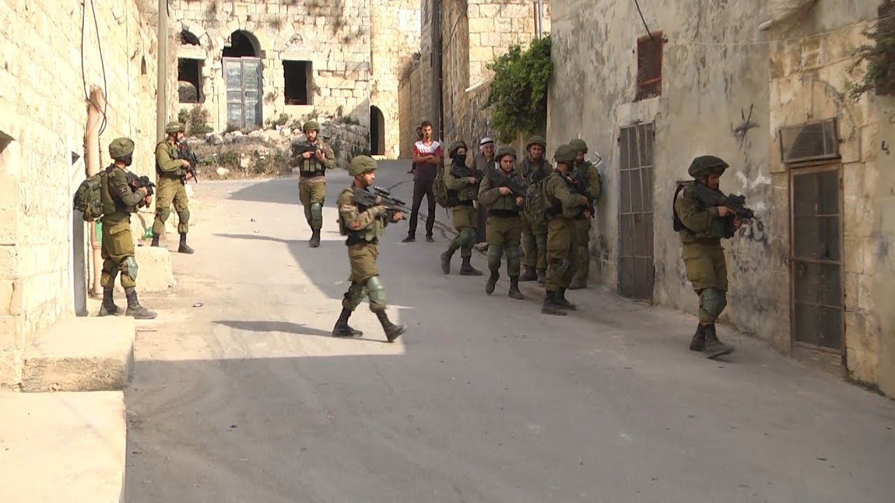 إجراءات مشددة واقتحامات ومداهمات وتنكيل بالأهالي في بلدة بيت ليد