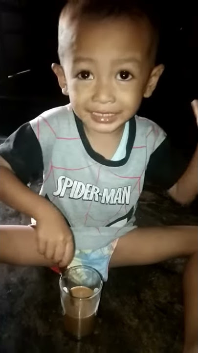 Anak kecil lucu ngajakin ngopi muka melas😂