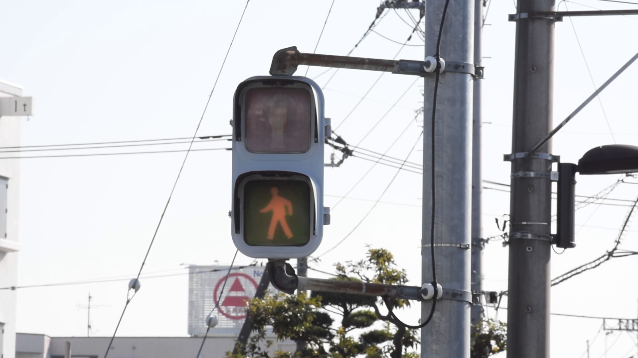 激レア！】青だけスタンレー旧レンズの小糸製歩行者信号機 - YouTube