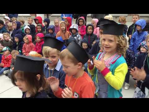 Video: Wanneer is het afstuderen op de kleuterschool in 2022 in Rusland?