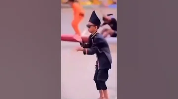 رقصته على القارب حب وها الملايين هل شفت هذا الطفل العبقري ترند Shorts 