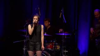 Idina Menzel - Extraordinary (Cover) - Talent Der Lage Landen 2017 - Finale