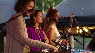 Ayla Schafer, Fia, Mose - Oso Blanco (Live at Medicine Festival)
