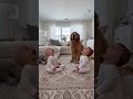 【震えた】双子の赤ちゃんが遠吠えしたらゴールデンが真剣に合わせてシンクロした瞬間が最高だった🐕😍 #赤ちゃんのいる生活 #ゴールデンレトリバー #双子 #shorts #いぬのいる暮らし