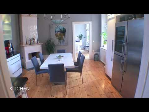Videó: Félképernyős három hálószobás apartman Svédországban nyitott alaprajzú