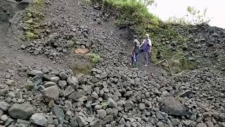 WORKING HARD TO REMOVE CORAL CAUSED BY LANDSLIDES
