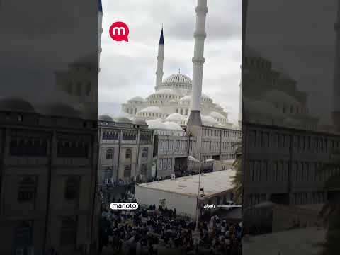 حضور مردم در مسجد جامع مکی زاهدان