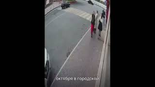 в Назрани Mercedes Gelаndewagen со студенткой за рулем упал в городской пруд