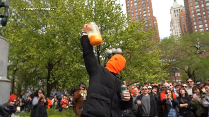 'Cheeseball Man' delights crowd in NYC
