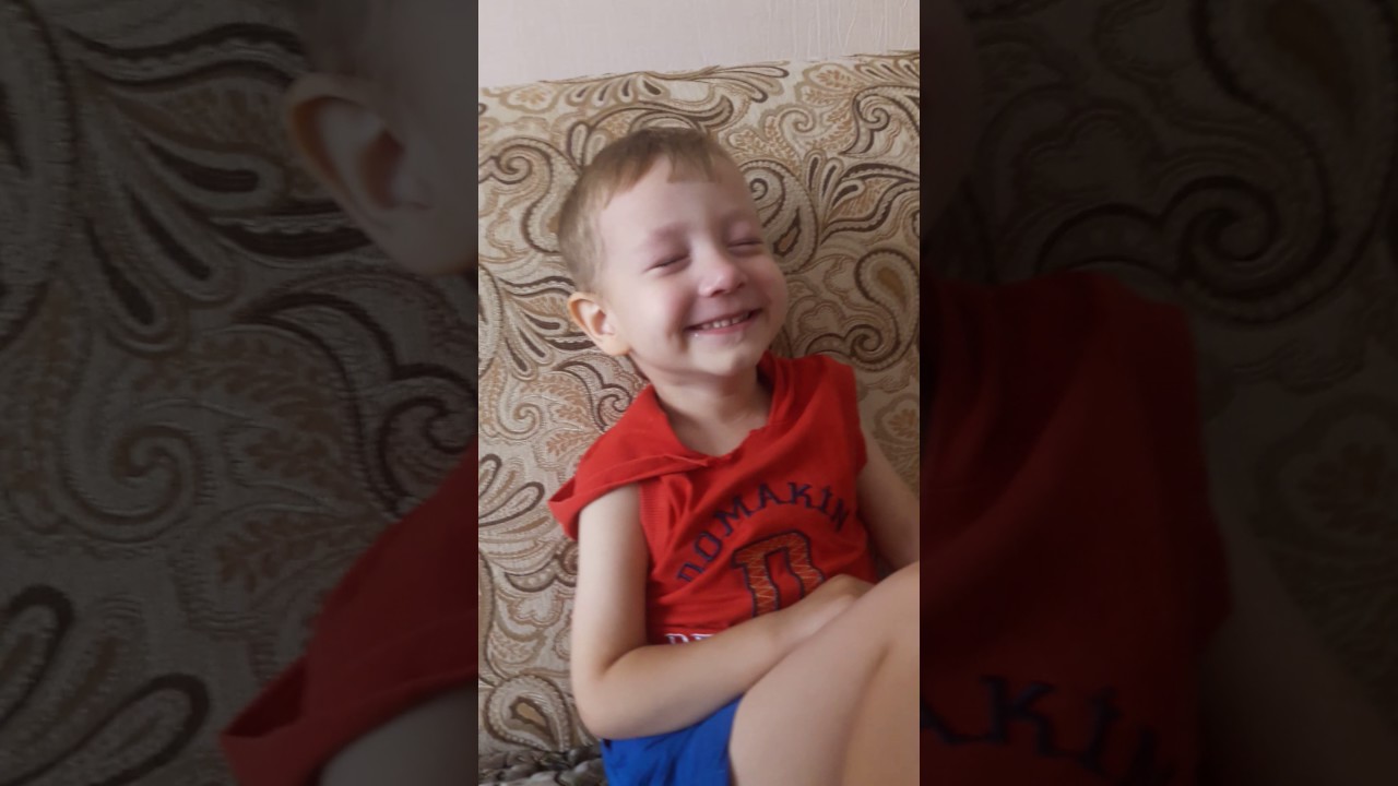 АРсений Чихает. Умора. Смеяться будете долго 😂😂😂😂😂