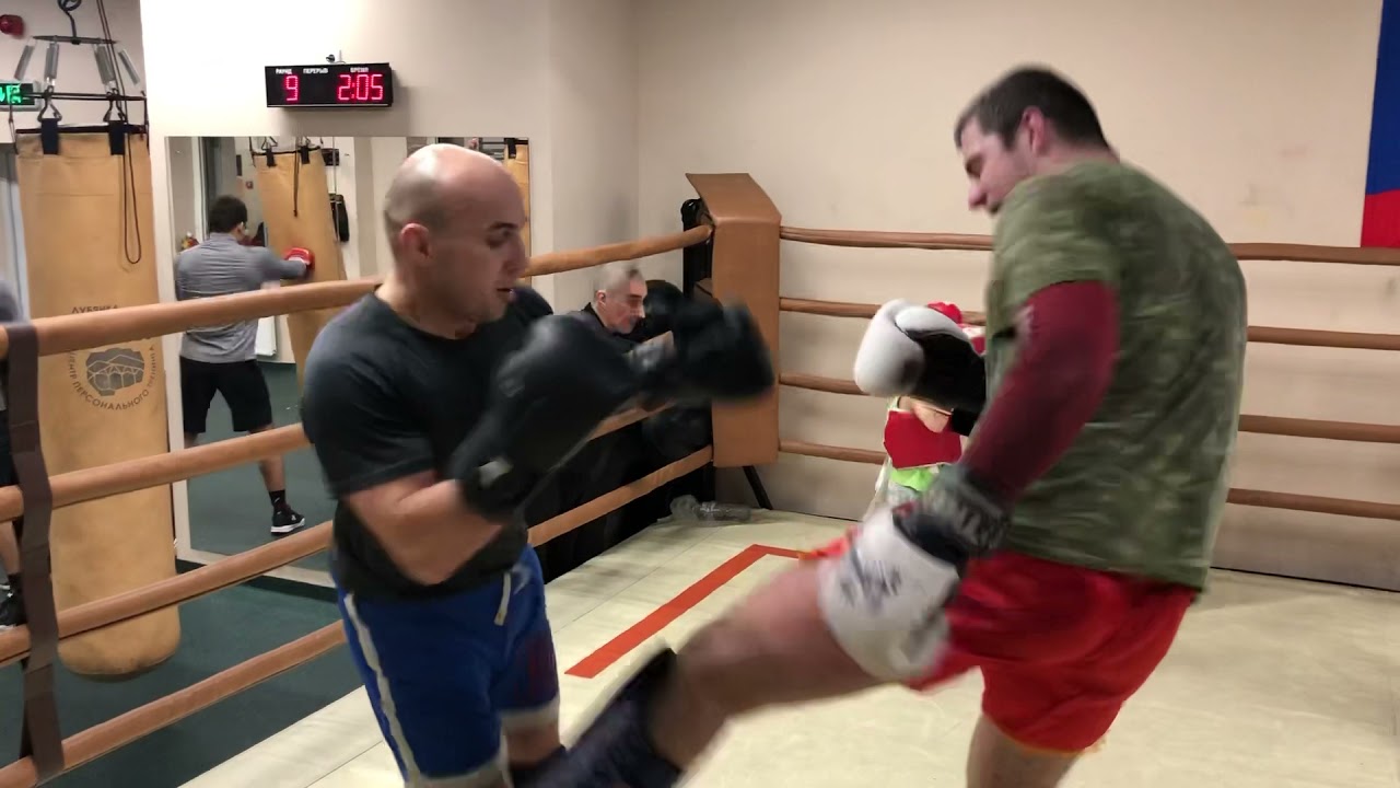 Муай Тай в БУЛАТ (РОССИЯ) на Лубянке. Набивка ног лоукиками