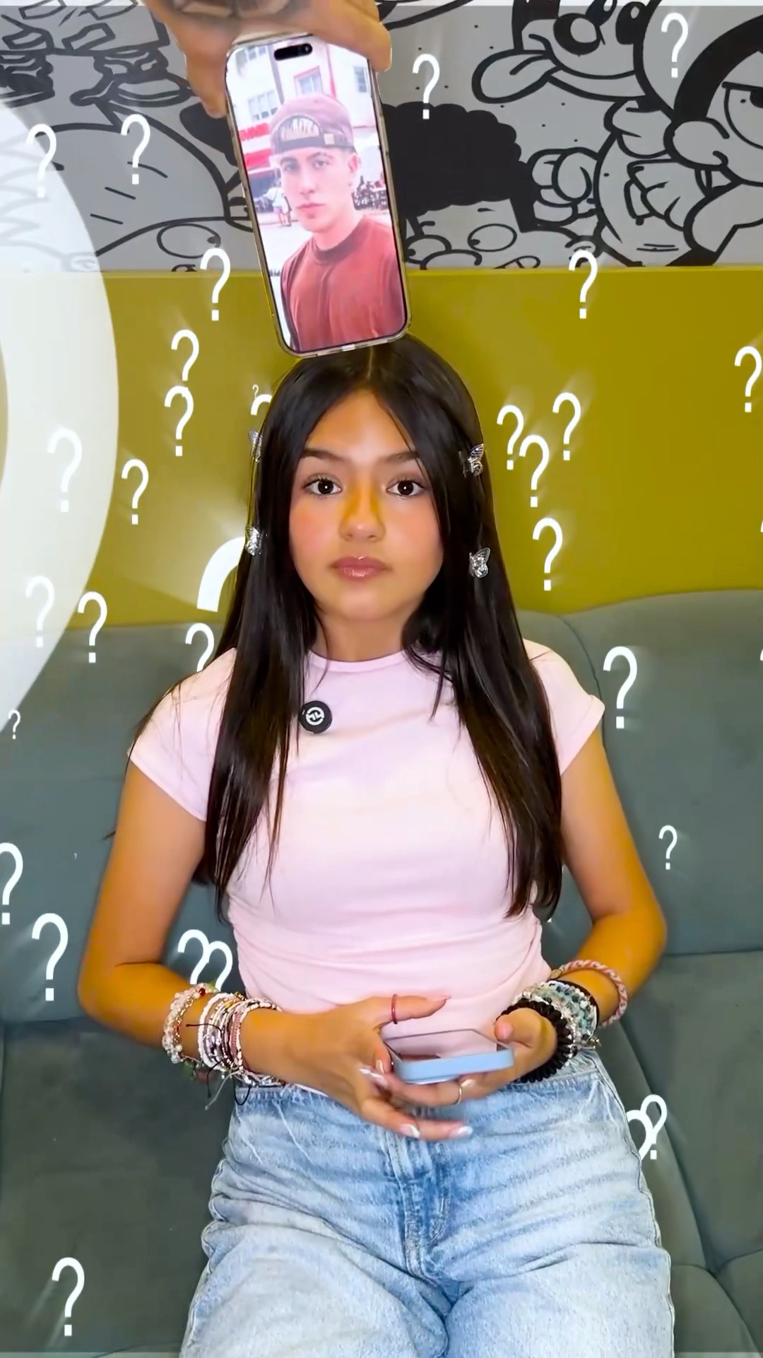 Mi Hermanita ADIVINA su YouTuber Favorito en 5 Minutos