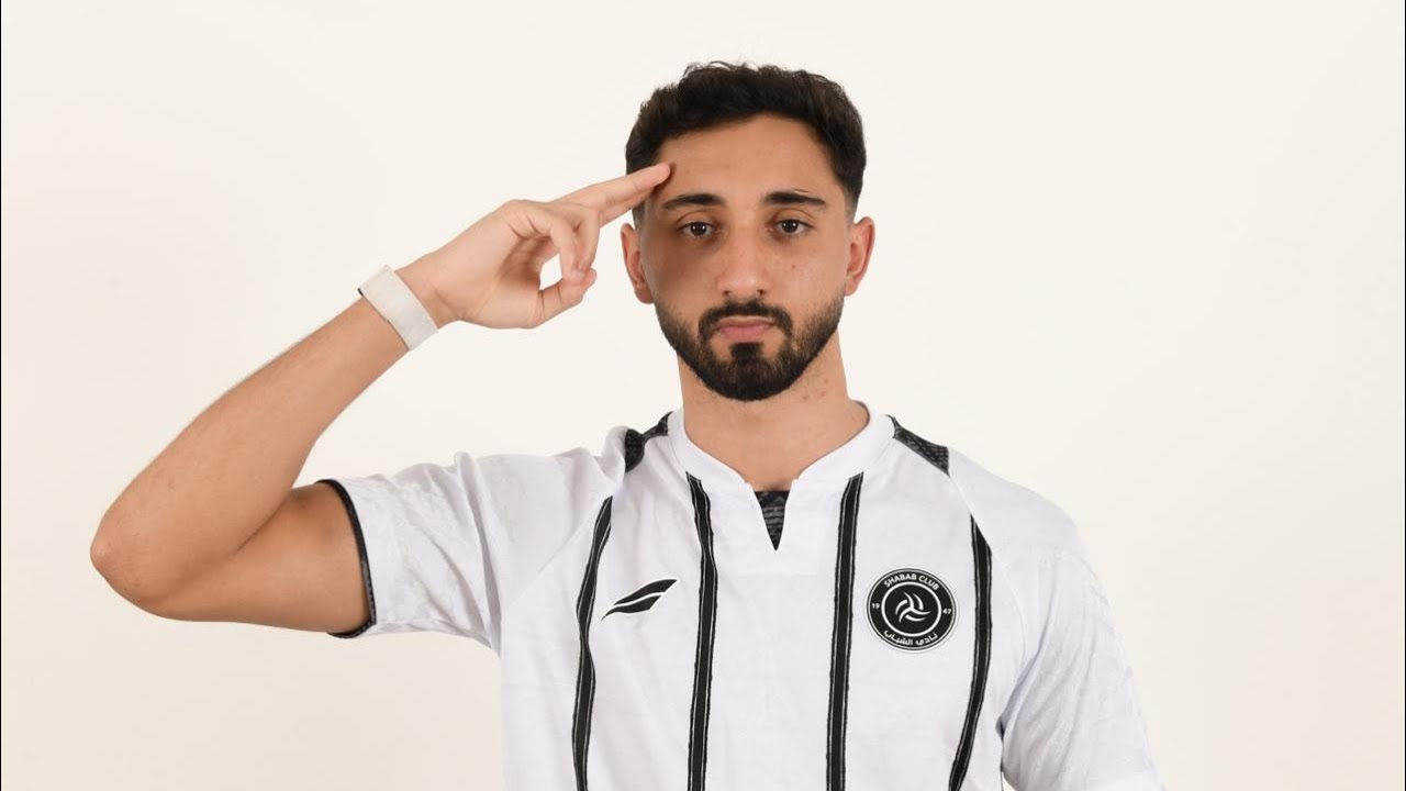 الكابتن ماجد مدني لاعب نادي الشباب السعودي في مواجهة نادي الحزم 