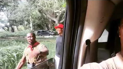 Kevin Hart imitates Dwayne Johnson during Jumanji shoot | Behind the scenes