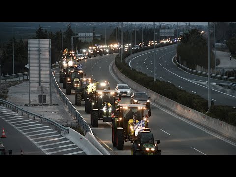 Τα τρακτέρ φτάνουν στο μπλόκο Αταλάντης