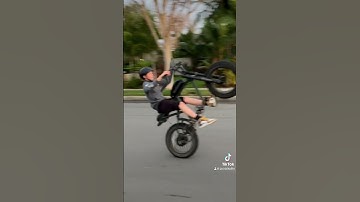 🚔🚔🚔✋🏿🚫⛔️ #bike #bikelife #super73 #wheelie