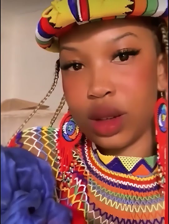 Zulu queen in very beautiful traditional dress #zuluqeen #zuluculture #beautiful