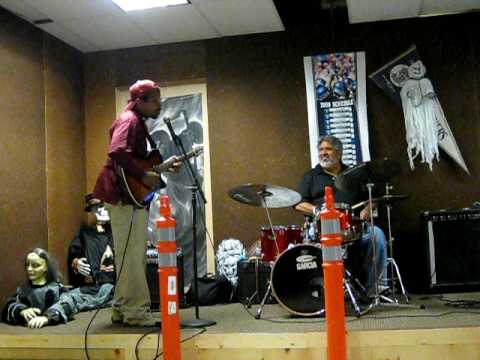 Lamonte Mckinnon and His traveling Guitar Sweet LeiLani Alee In Everette Washington Pt 2