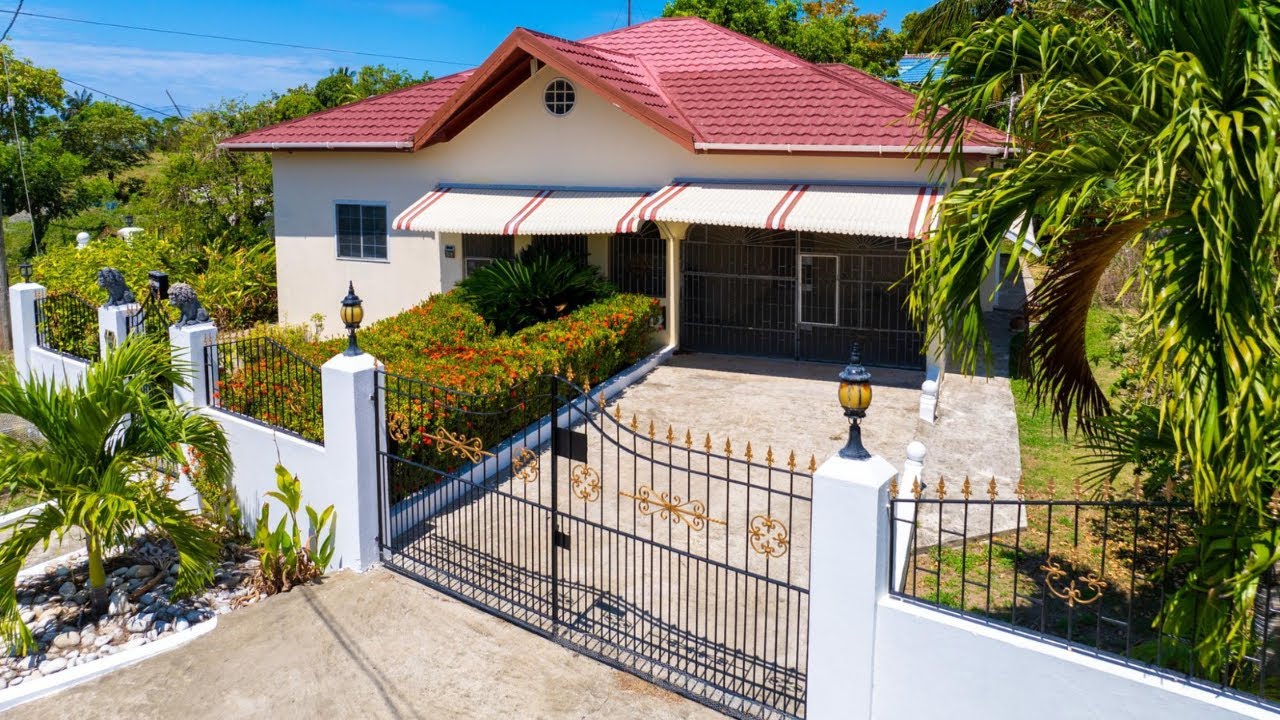 Near Beach 3 Bedroom 2 Bathroom House for sale at Platinum Drive