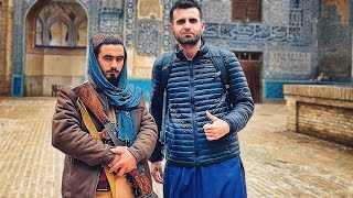 Taliban cu AK47 mă escortează prin deșert! Prezența mea în AFGANISTAN devine riscantă și periculoasă by BackPackYourLife 168,921 views 3 months ago 32 minutes