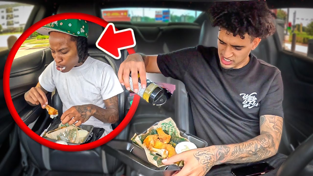 ВЫЛОЖИТЬ ЦЕЛУЮ БУТЫЛКУ ПРИПРАВЫ С ЛИМОННЫМ ПЕРЦЕМ НА КРЫЛЫШКИ С ЛИМОННЫМ ПЕРЦЕМ ОТ «ДЖАЗ»...