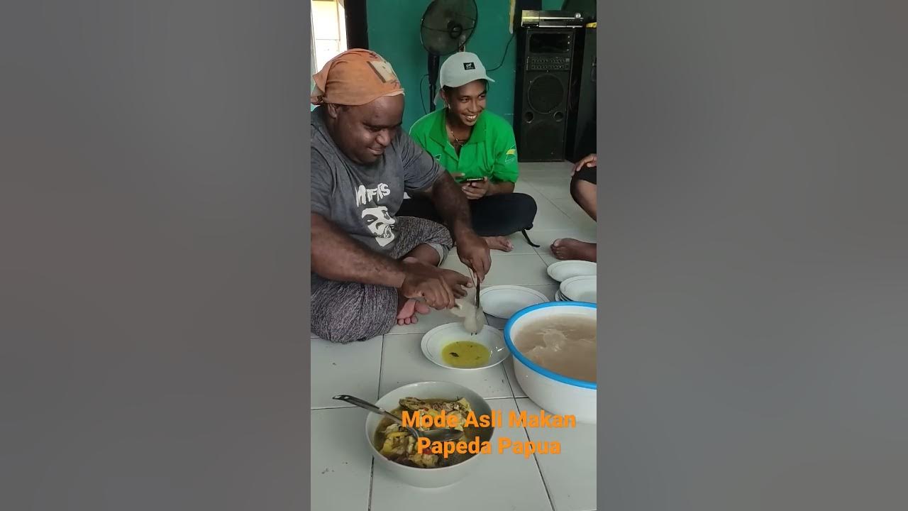 mode asli makan Papeda Papua