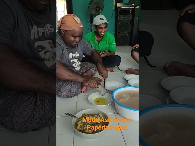 mode asli makan Papeda Papua class=