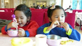 Aliza & Naomi 2016031601