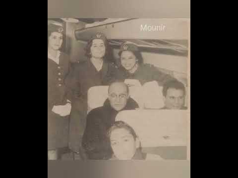 صورة نادرة سنة 1966 للعندليب مع محمد عبد الوهاب في الطائرة الى لندن كان عبد الوهاب يخاف ركوب الطائرة