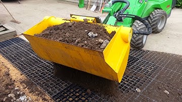 Gyru-star screening bucket - screening as dug soil for ground reinforcement with an Avant Loader