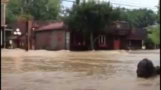 Waters rise during flash flood in Woodstock, Virginia