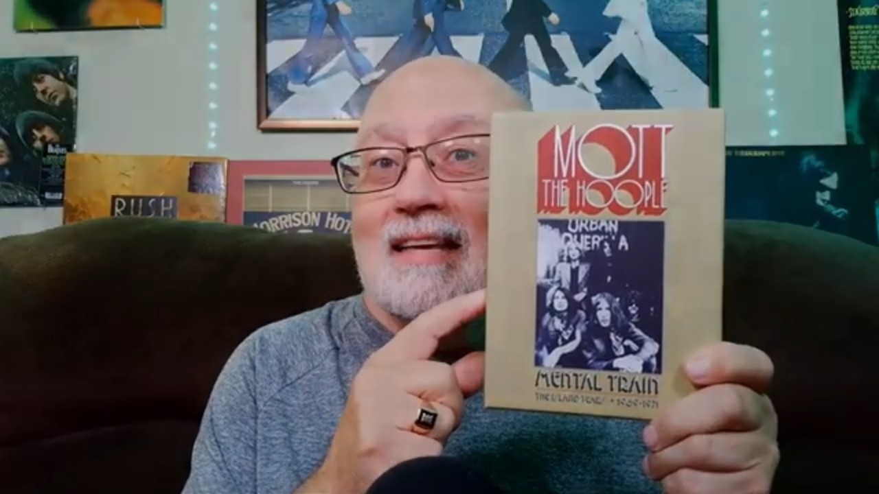 Guarda Mott The Hoople Mental Train The Island Years 1969 1971 su YouTube Guarda Mott The Hoople Mental Train The Island Years 1969 1971 su YouTube