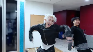 11년 차인 내가 막내? l 'Don't Wake Me Up!' 음악방송 비하인드