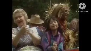 Kidsongs She Ll Be Comin Round The Mountain 