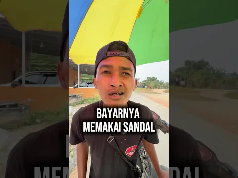 Beli crepes gak boleh bayarnya pakai sendal