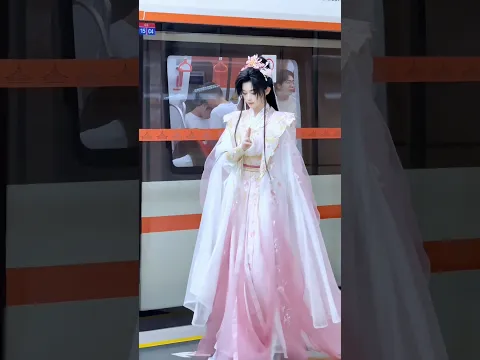 Who Was the First Person You Thought Of?👀✨ | #ChineseFashion #AncientChineseStyle #Hanfu #Aesthetic