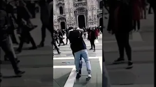 اللي بنا لحظة حلوة عمرو دياب 