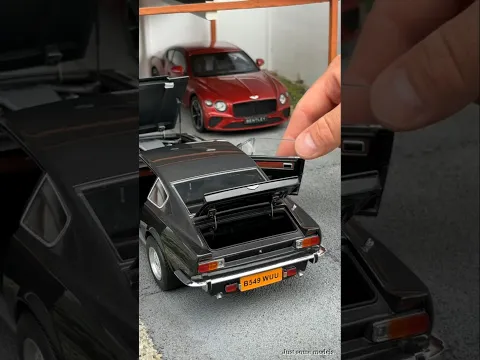 1:18 Aston Martin V8 Vantage Volante model car from James Bond movies