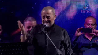 جورج وسوف وادم الفنان ادم يفاجئ جورج سوف ويغني مع الكورال كده كفاية حفلة مهرجان قرطبا 2019 