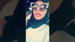 ساره الودعاني تهين زوجها وهو بجانبها بالسياره 