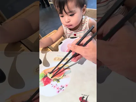 LNF - Bé Kẹo ăn hình ảnh trên thực đơn || Prank cute baby #shorts